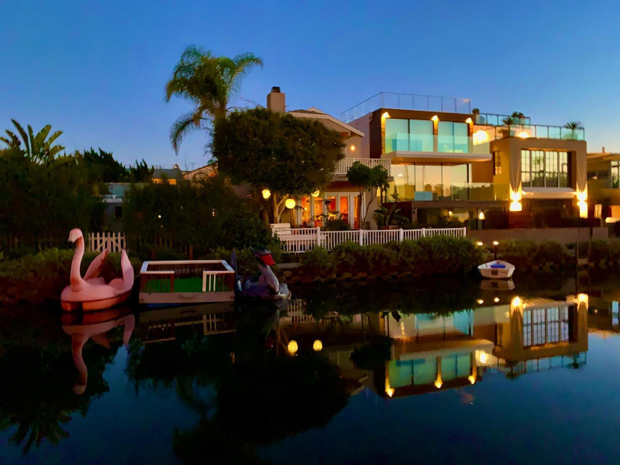 Chic Venice Beach Bungalow Steps From The Canals & Beach Los Angeles Exterior photo